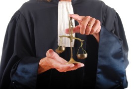 Avocats, huissiers, notaires, experts-comptables, administrateurs judiciaires ... : parution des décrets relatifs aux sociétés pluri-professionnelles d’exercice